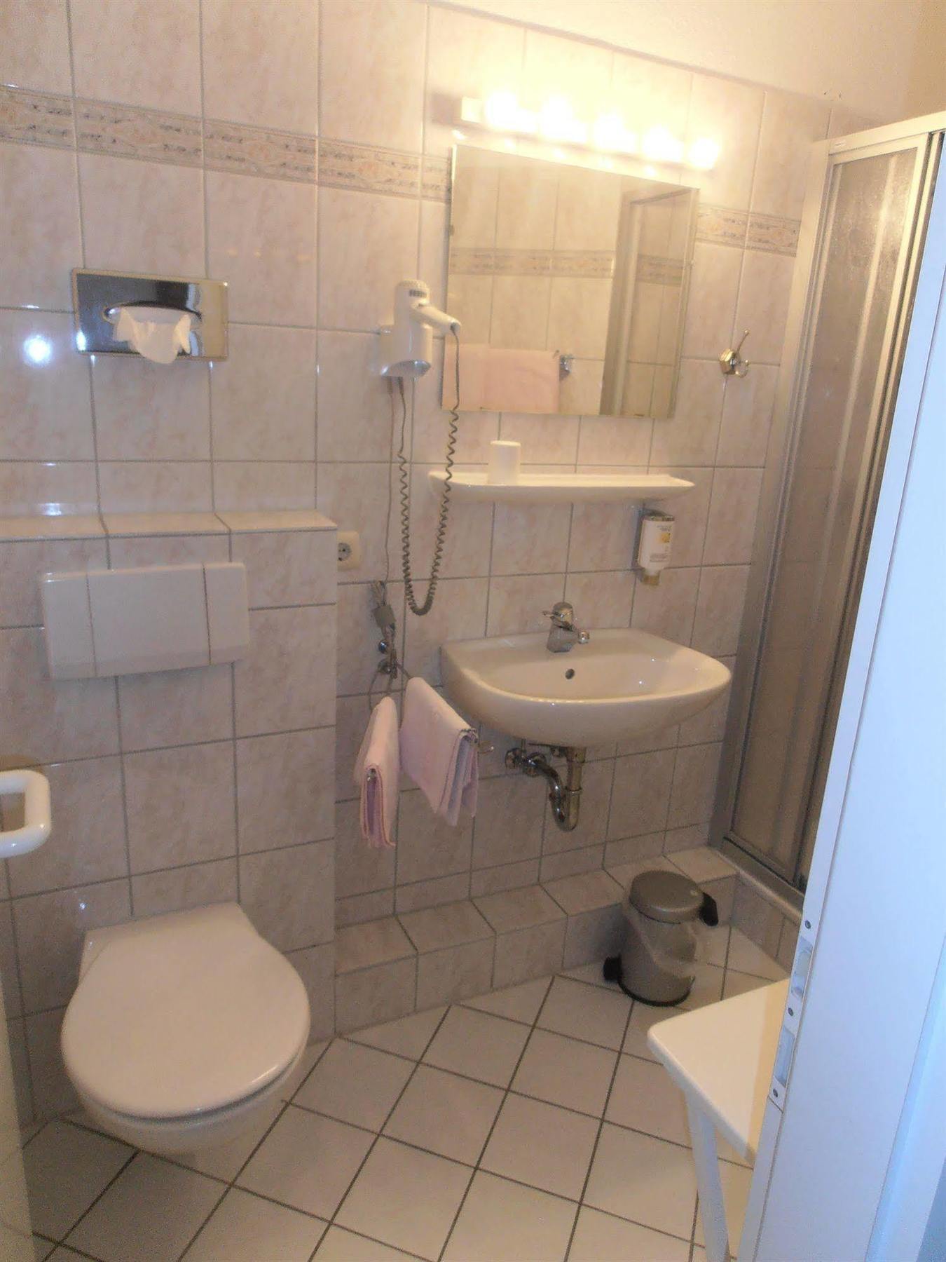 Hotel Hesse Schenefeld  Bagian luar foto