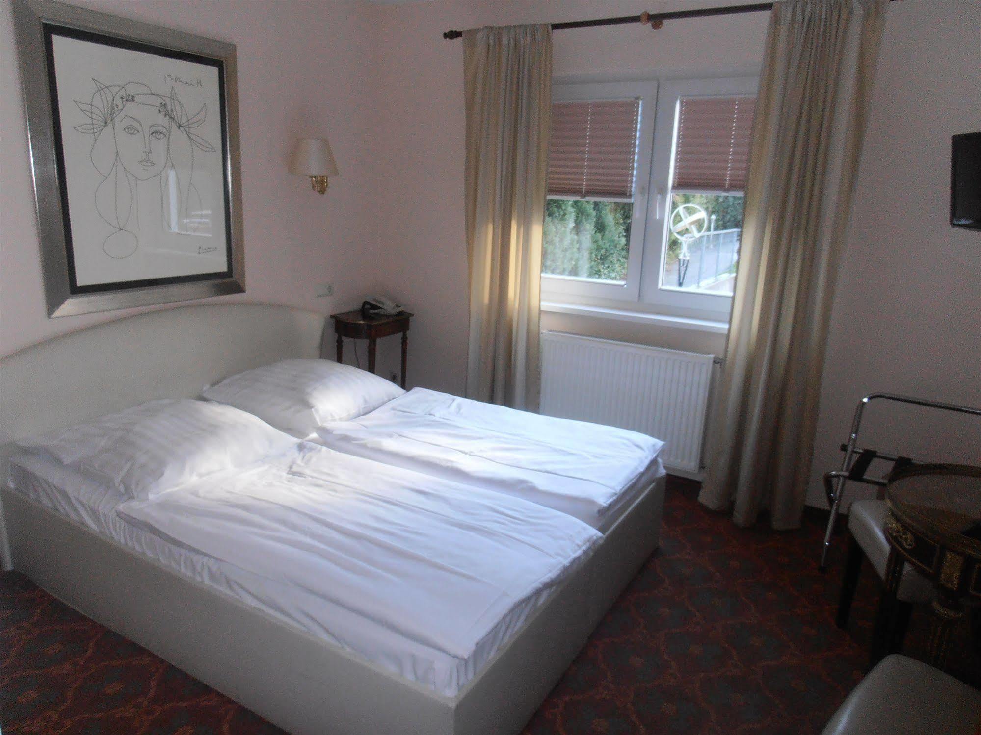 Hotel Hesse Schenefeld  Bagian luar foto