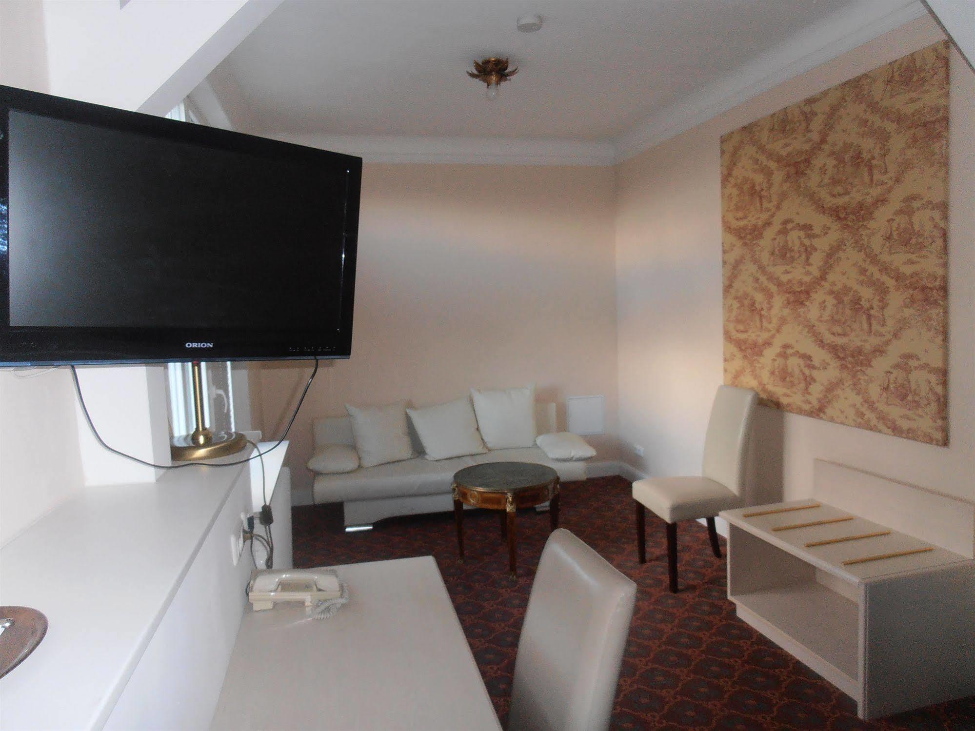 Hotel Hesse Schenefeld  Bagian luar foto