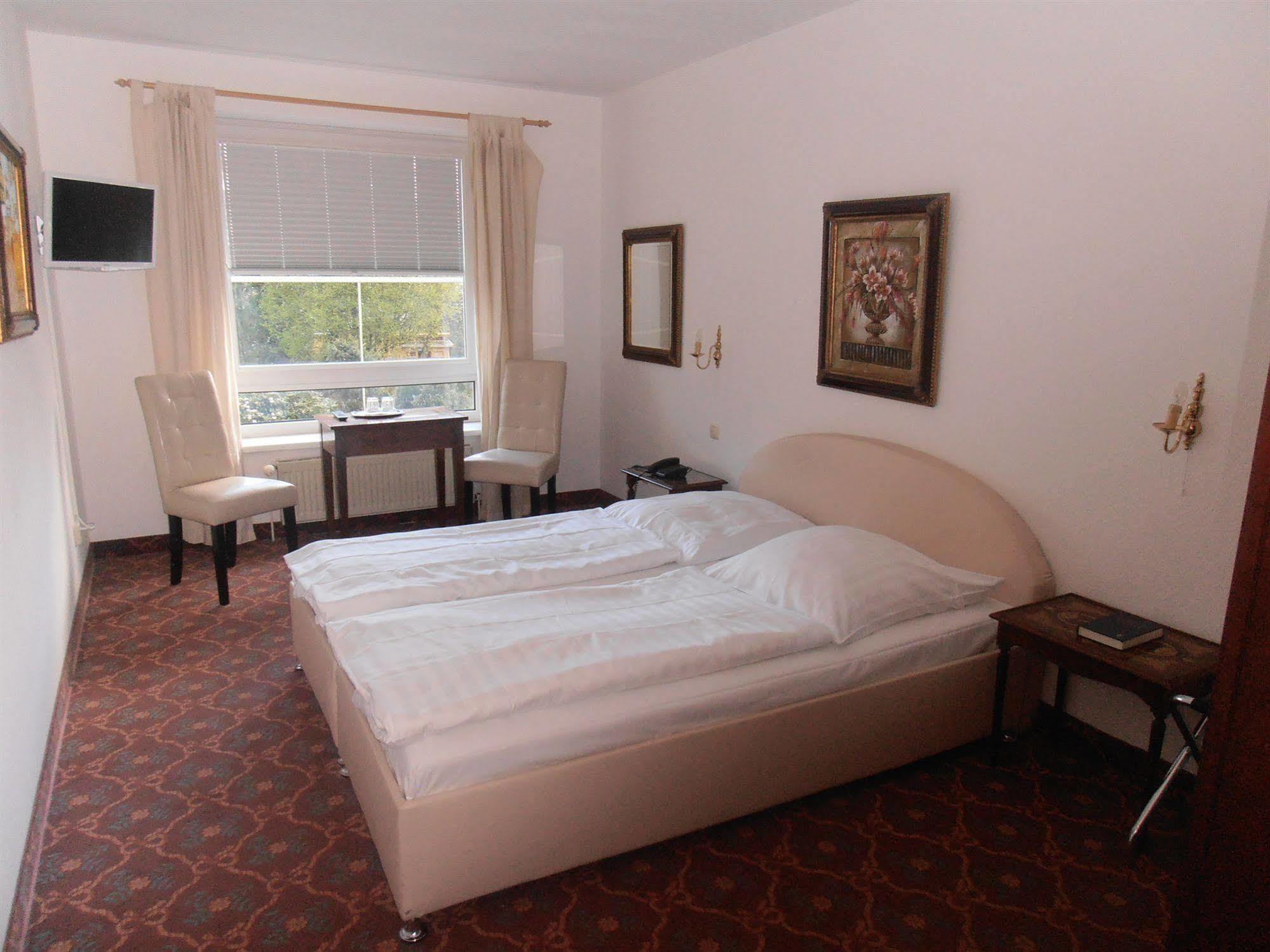 Hotel Hesse Schenefeld  Bagian luar foto
